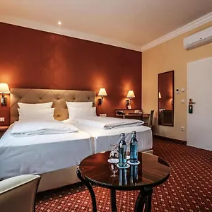Mack Hotel